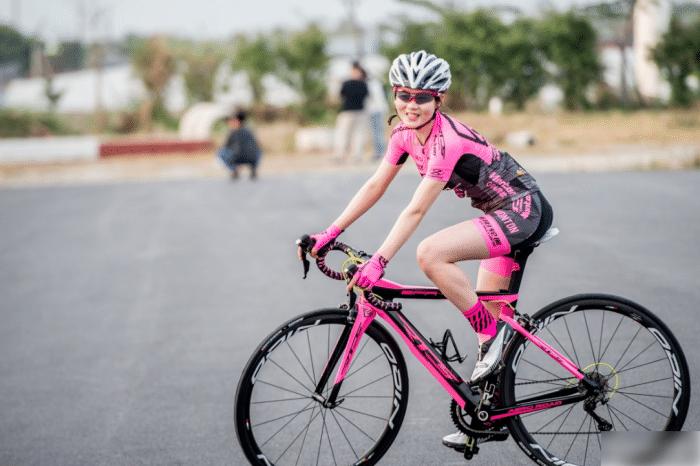 自行车改装豪华汽车,老爷爷爆改自行车