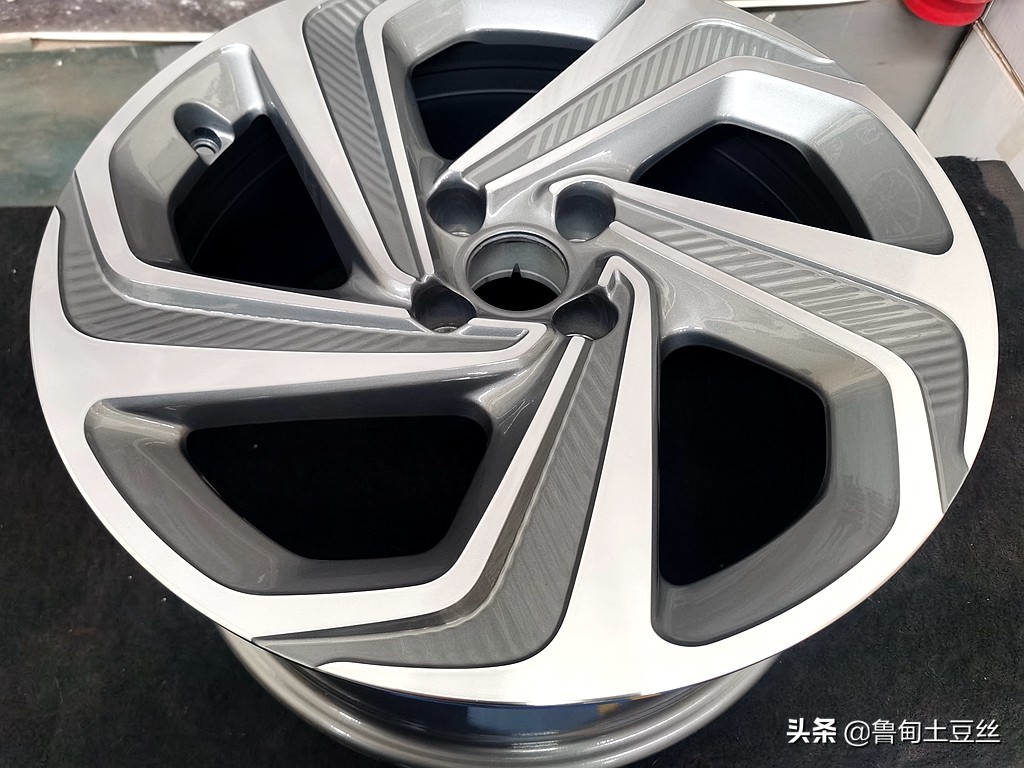 16寸龙鳞刀锋轮毂动态效果,新款刀锋轮毂动态效果