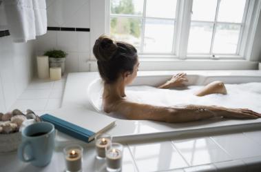 经常用洁厕灵对女性有什么危害,长期使用卫生棉有什么影响