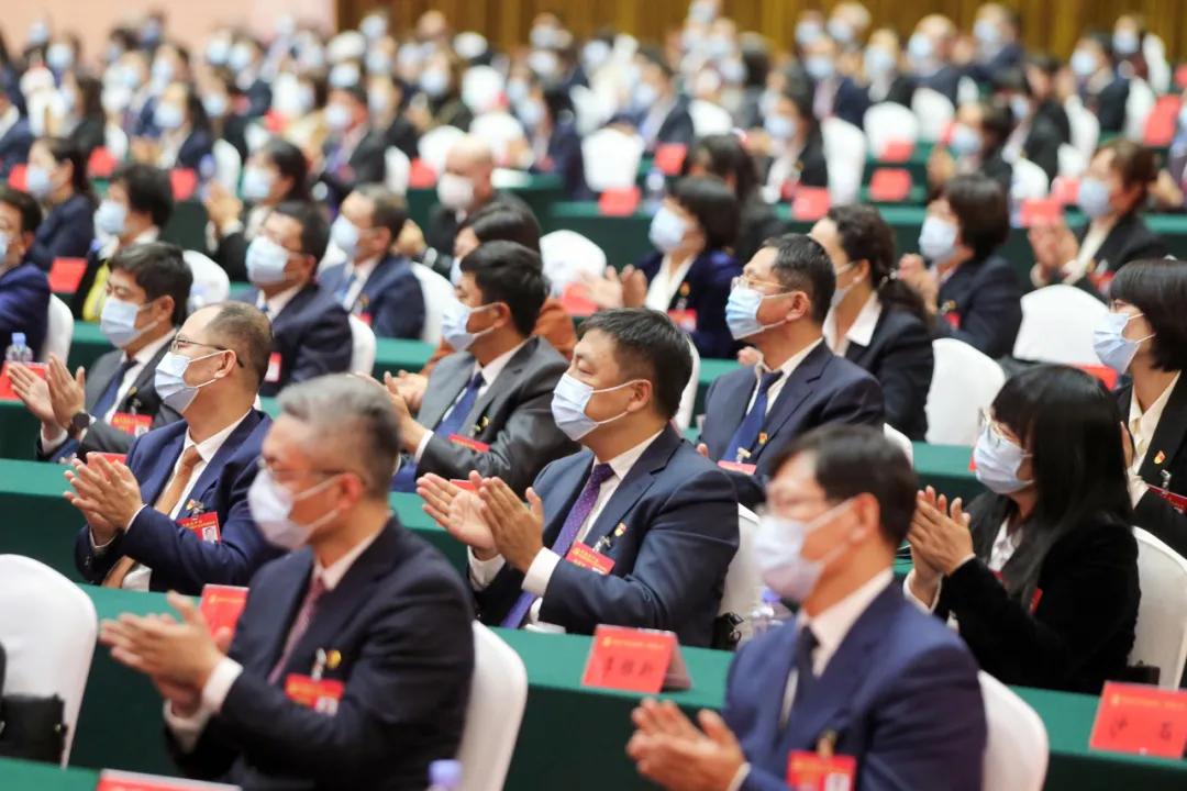 中国*产党共**大连市第十三次代表大会胜利闭幕