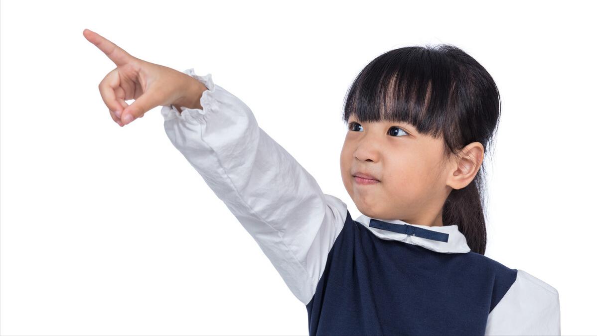 老师打骂体罚学生是犯法还是犯错,校长有权利给老师处分吗