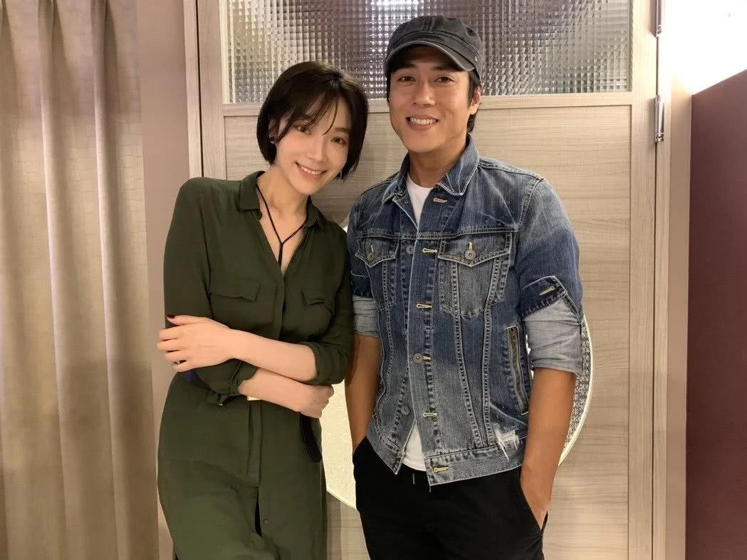 第一次拍吻戏女明星,女演员第一次拍接吻戏