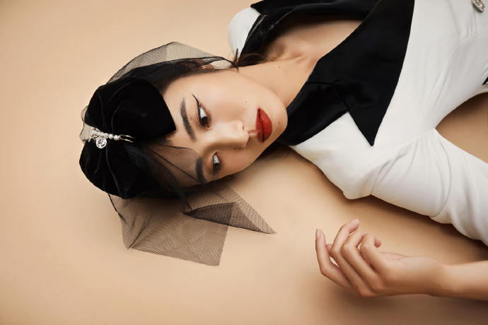 赵丽娜花式足球表演,女足赵丽娜身材