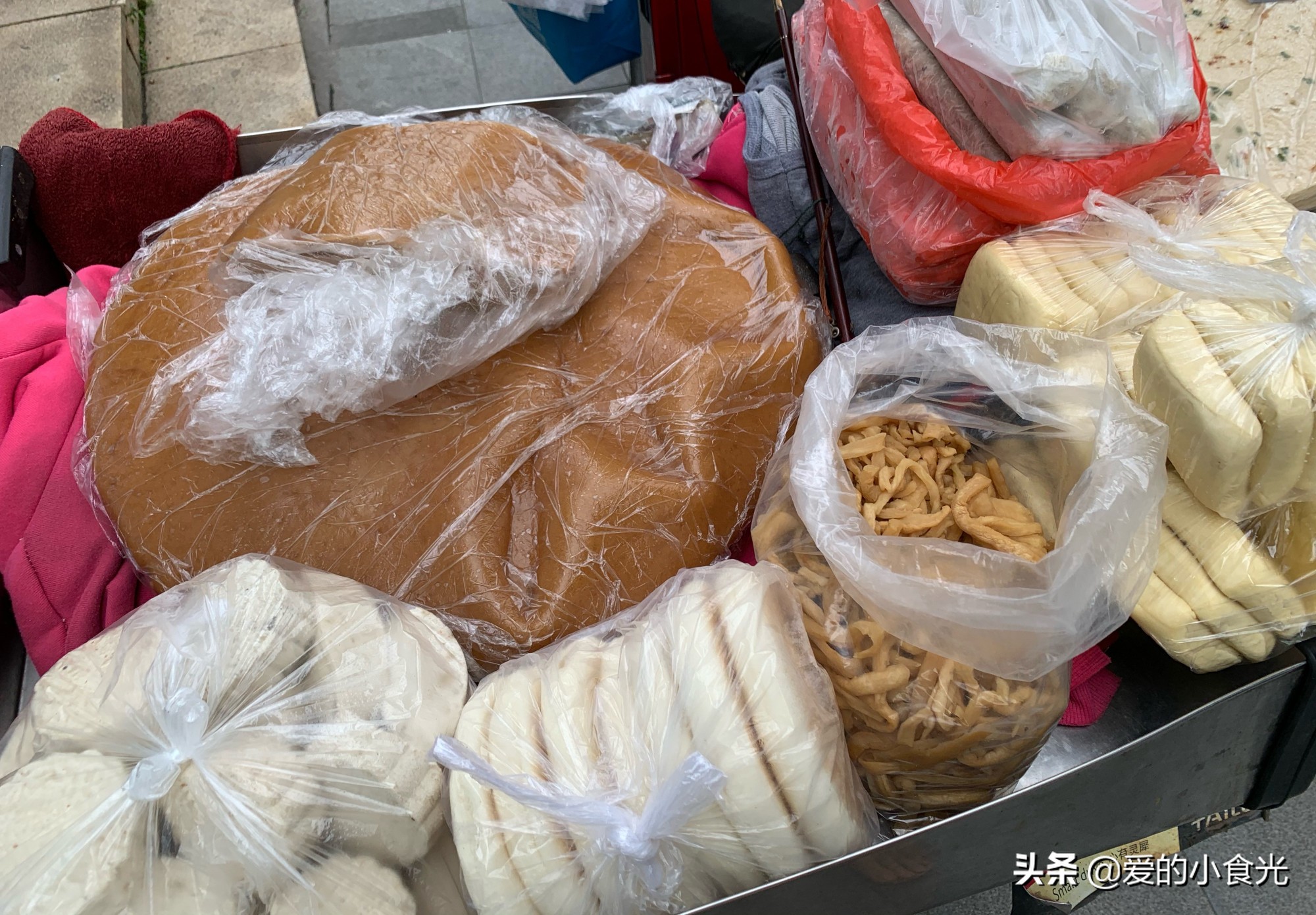 小区门口夜市摆摊什么最好卖,街边摆摊成本低风险