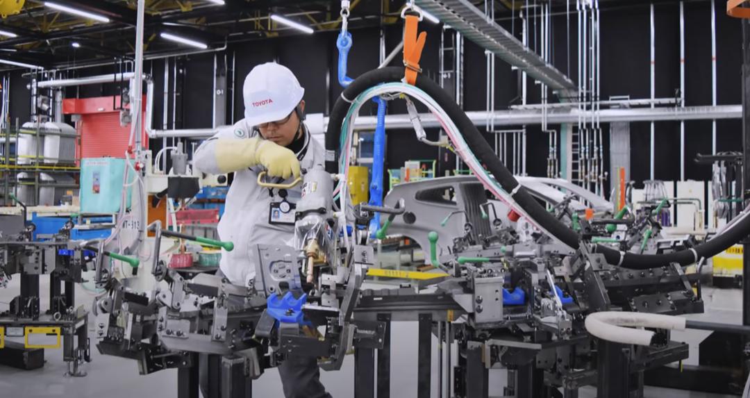 丰田gryaris试驾视频,丰田gryaris拉力