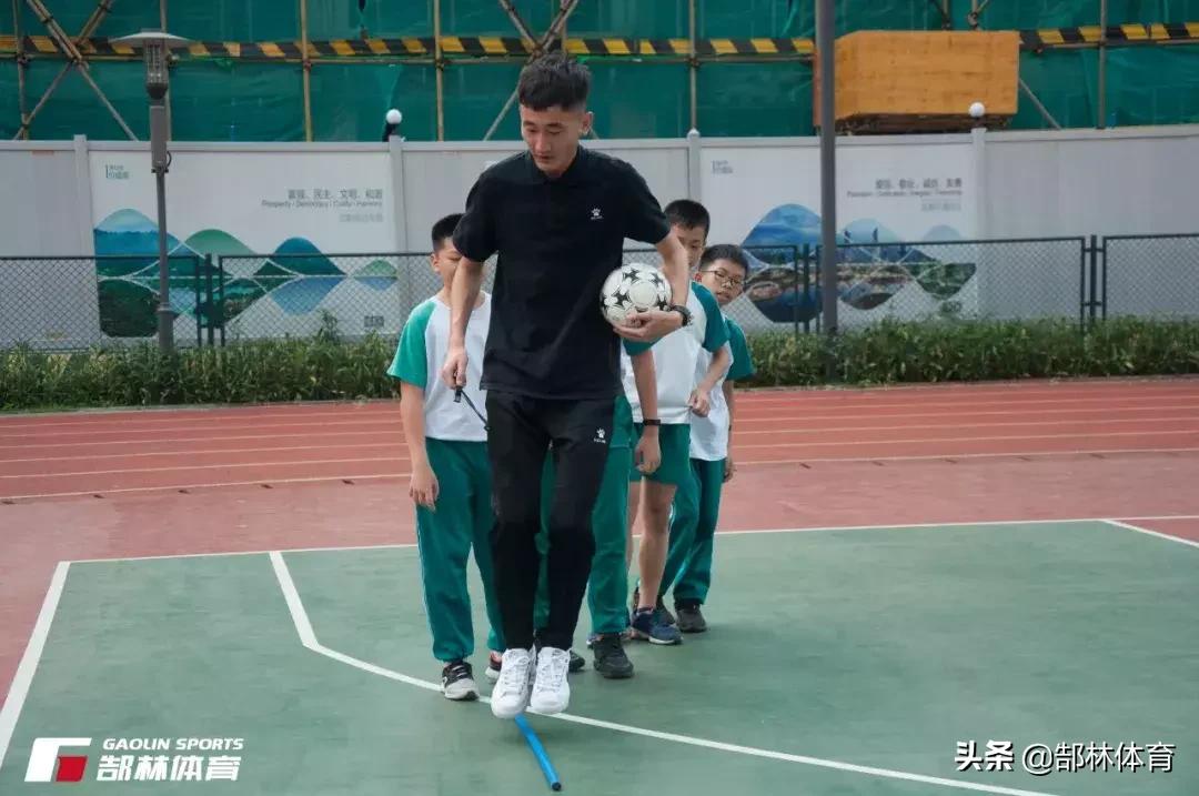 校园足球微课公开课,足球普及课大班