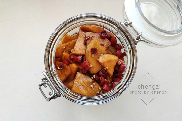 腌萝卜酸脆可口一吃就停不下来,教你快速腌萝卜酸辣脆爽做法简单