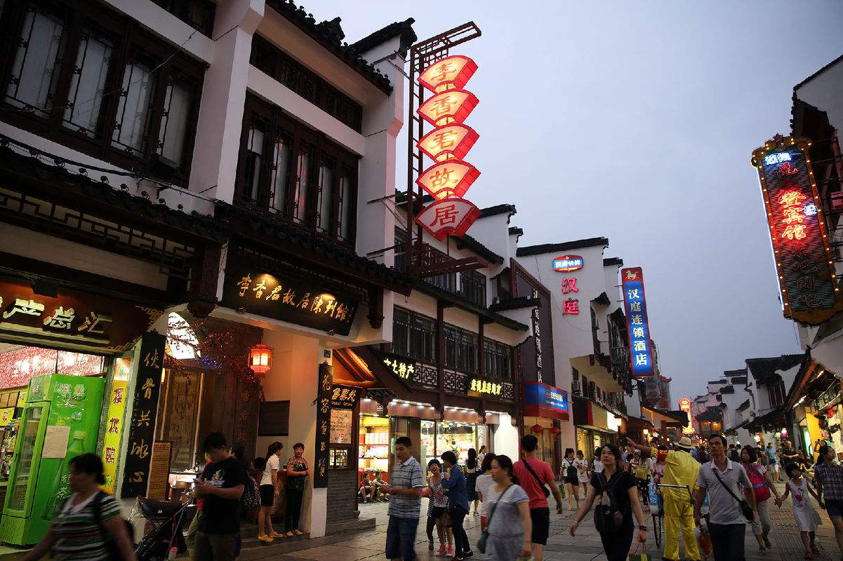 国内十条著名小吃街你都去吃过吗,这才是本地人经常去的正宗小吃街