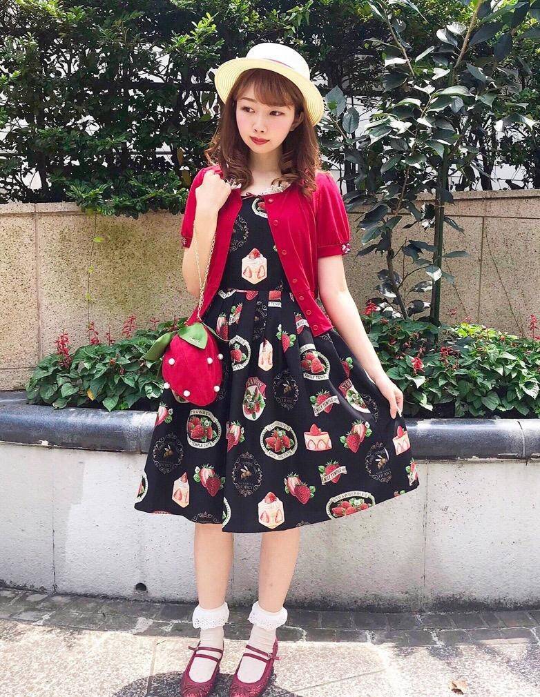 lolita裙高奢风,lolita服装有多坑