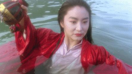 豪门乖女不婚生子，四婚亲妈帅过女神继母，港岛名媛都这么酷吗？