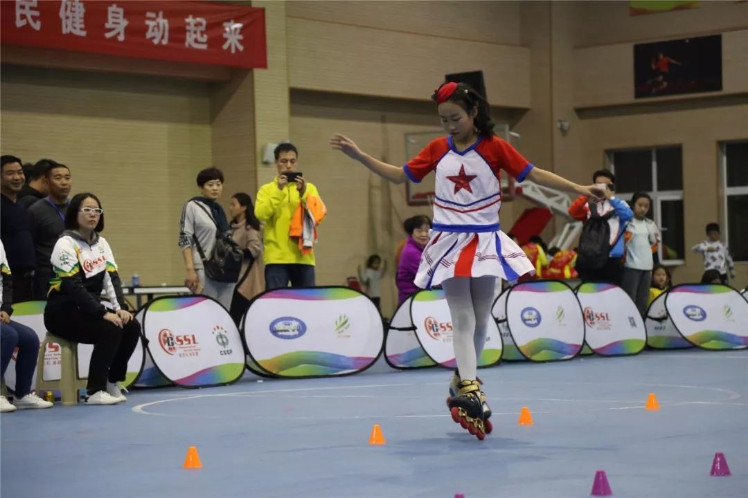 轮滑自由式的基础知识理论,轮滑技术分析