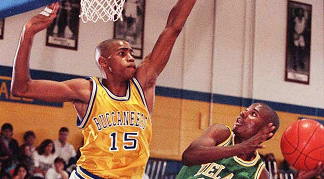 不止为扣篮而生！15个故事，致敬最伟大的15号球员