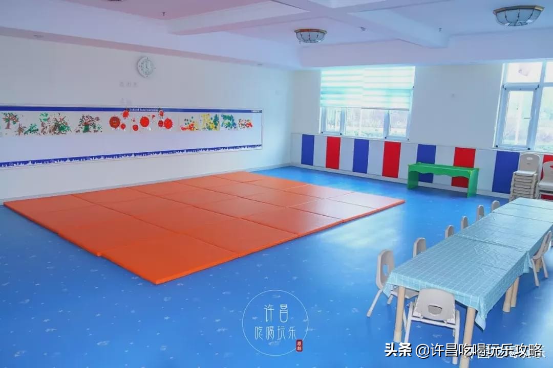 高尔夫球场、外教老师、恒温游泳池，这是什么神仙幼儿园？