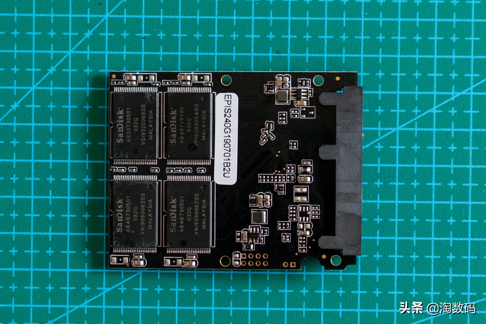 人穷就要逛闲鱼：￥79元包邮近全新240GB极匠三年保固态硬盘拆测