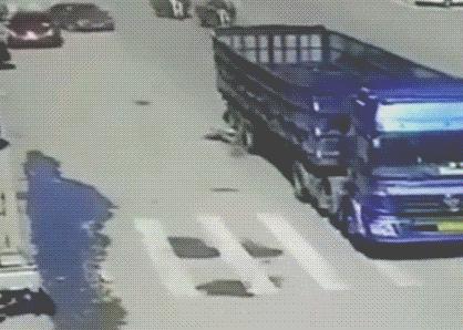 被追尾对方态度恶劣该如何索赔,对方故意追尾全责怎么赔偿