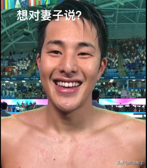 世锦赛超暖一幕！日本名将夺冠后用中文对中国妻子大声说：我爱你