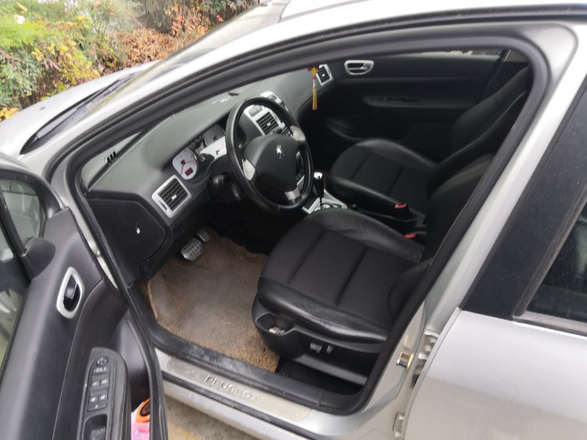 标致307两厢自动1.6驾驶感受,307原地烧胎