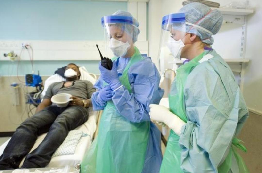 颠覆三观！外挂鹰钩鼻出街，英国人的脑洞真服了…这也叫口罩？