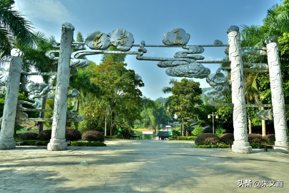 有一种生活叫长寿岛上梦巴马，来一场裸浴景中境如仙