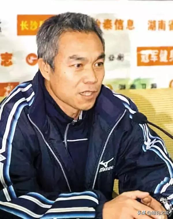 右后卫朱波,国足右后卫朱波