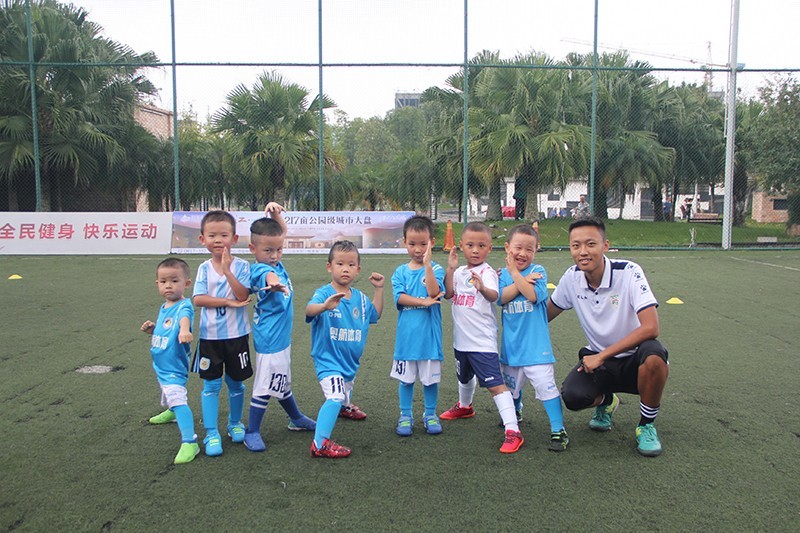 快乐足球训练营优惠团购,快乐足球训练营