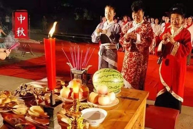 天上月圆人间团圆中秋有什么习俗,中秋除了吃月饼还有什么习俗