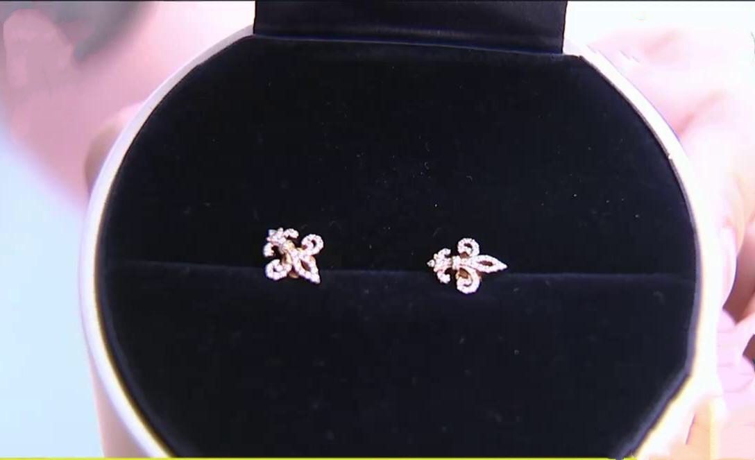买的新耳钉戴上耳朵痒,5000元左右的女士耳钉