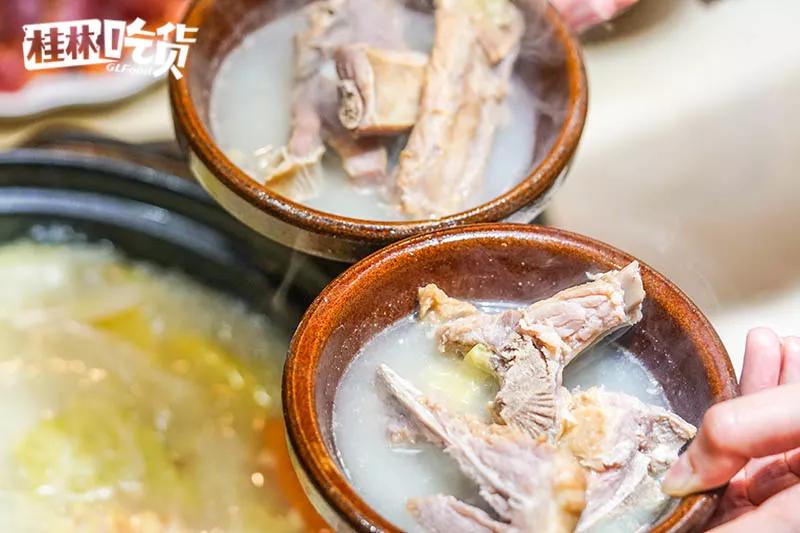 云南夫妻开小店,云南夫妇在宁德开烧烤店