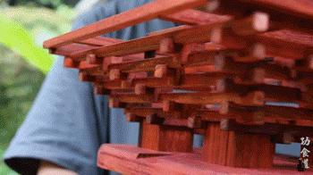 中国宝藏爷爷靠玩木头火到国外了,中国宝藏爷爷玩木头火到国外了