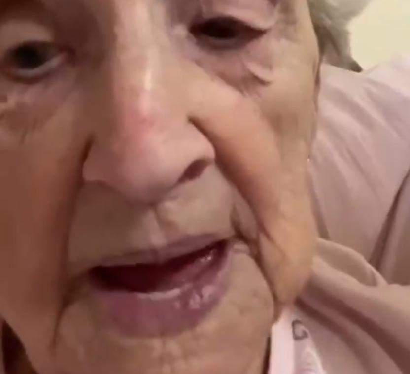 英国恐慌抢购扫空超市,老奶奶发出心酸恳求:年轻人,考虑下我们