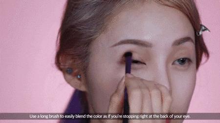 戚薇老态尽显,戚薇和关晓彤站在一起