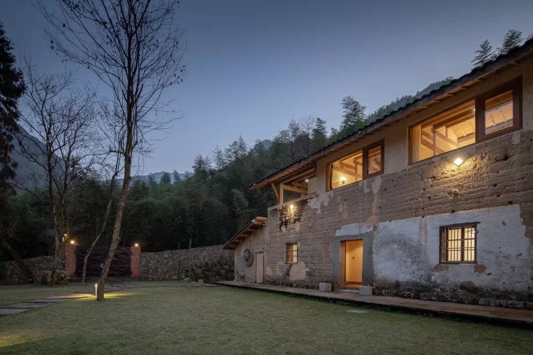 最美的民宿隐藏在森林云海,观光玻璃栈道民宿