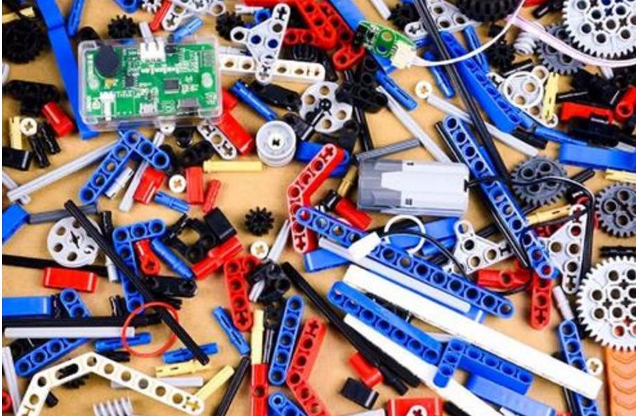 宝妈花上万块买经验，说说乐高机器人，到底对孩子有没有用