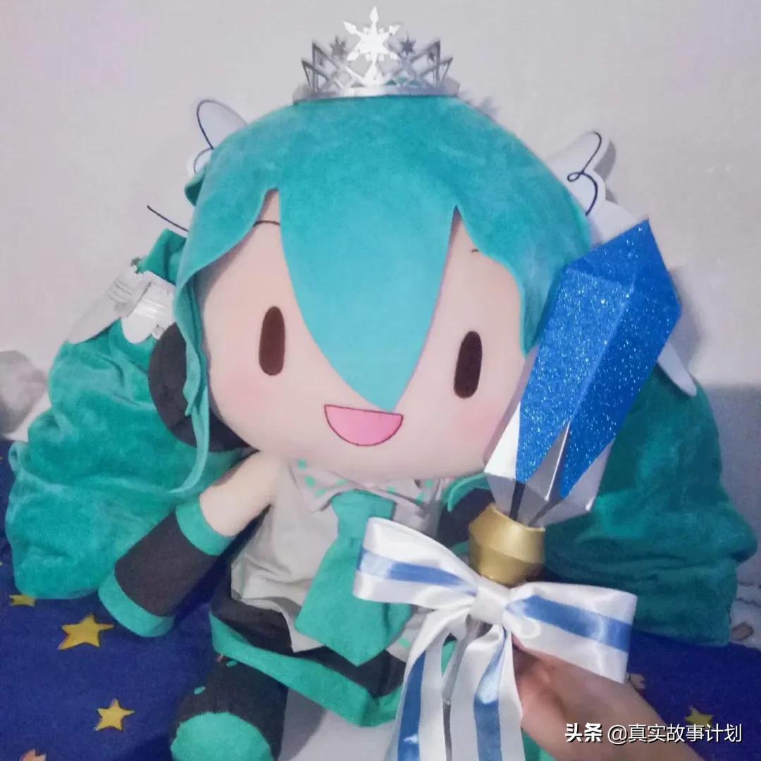 喜欢“不存在”的舞台偶像，年轻人开始和虚拟人物结婚