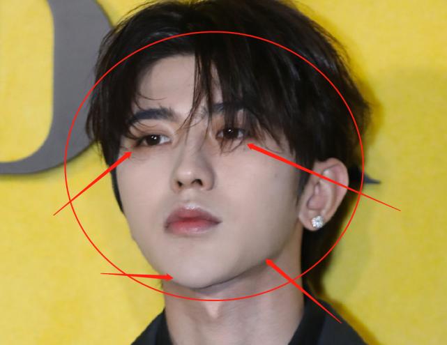 蔡徐坤照片ins高级质感最新,蔡徐坤最新路透生图