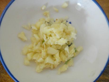 蒸螃蟹的窍门冷水还是热水,蒸螃蟹的技巧怎么不让蟹黄流出来