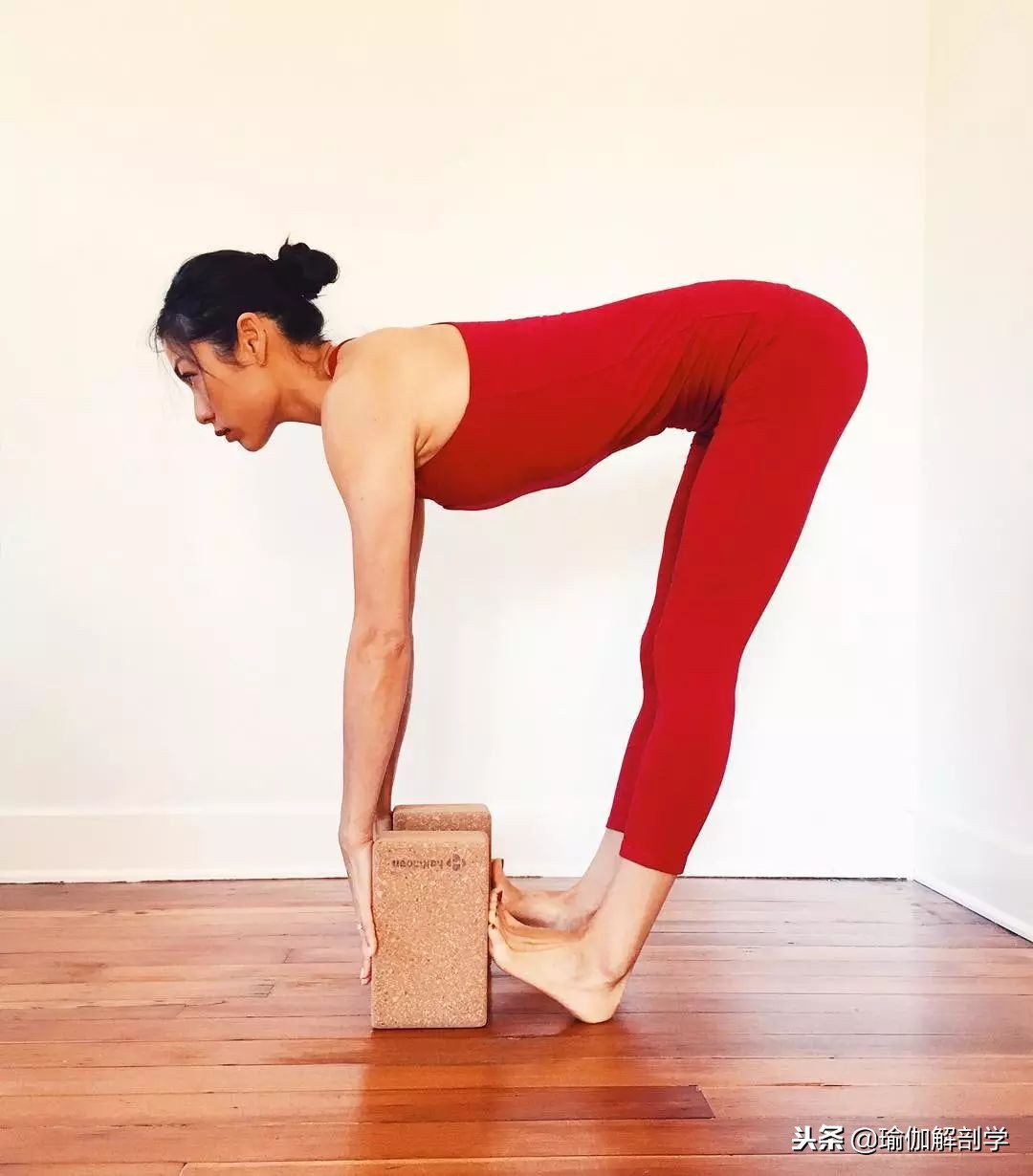 瑜伽私教入门基础体式,瑜伽矫正骨盆前倾体式私教