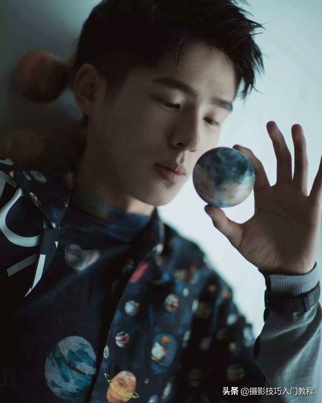 刘昊然拍照姿势教学,刘昊然自拍照环绕模板