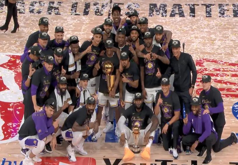 詹姆斯拿到总冠军后抽雪茄,勒布朗詹姆斯总冠军抽雪茄