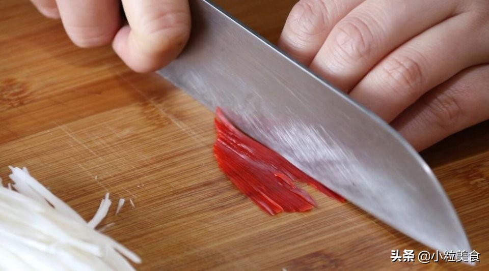 家宴上简单美味的清蒸石斑鱼,青石斑鱼除了清蒸还能怎么做