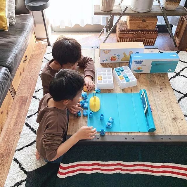 80后夫妇将破旧小宅爆改“复古咖啡厅”，95%家具都是自己打造