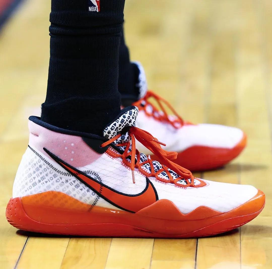 aj黄蜂队配色,nba球员上脚aj11红色