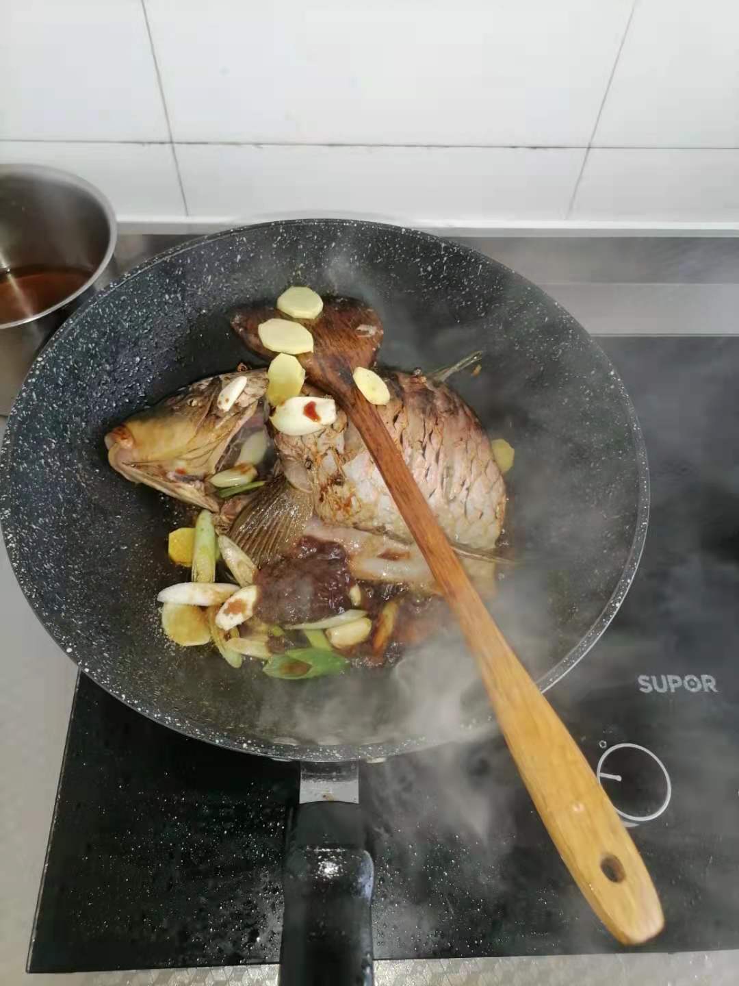 啤酒鱼最正宗的吃法,美食大赏挑起记忆味道的啤酒鱼