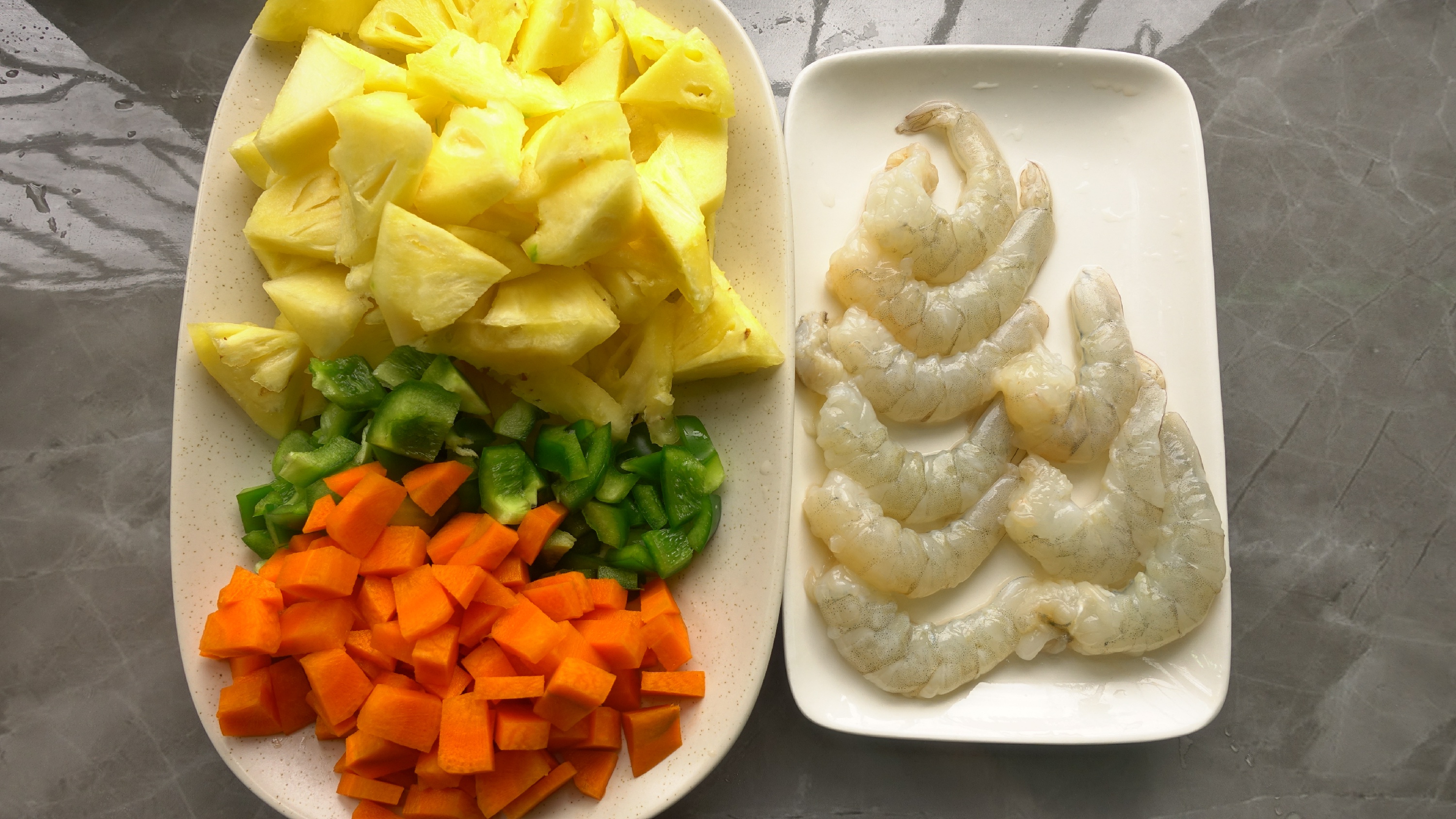 菠萝炒虾做法步骤,菠萝油条虾做法视频教程