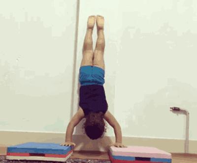 伊朗足球神童腹肌,6岁伊朗腹肌小男孩