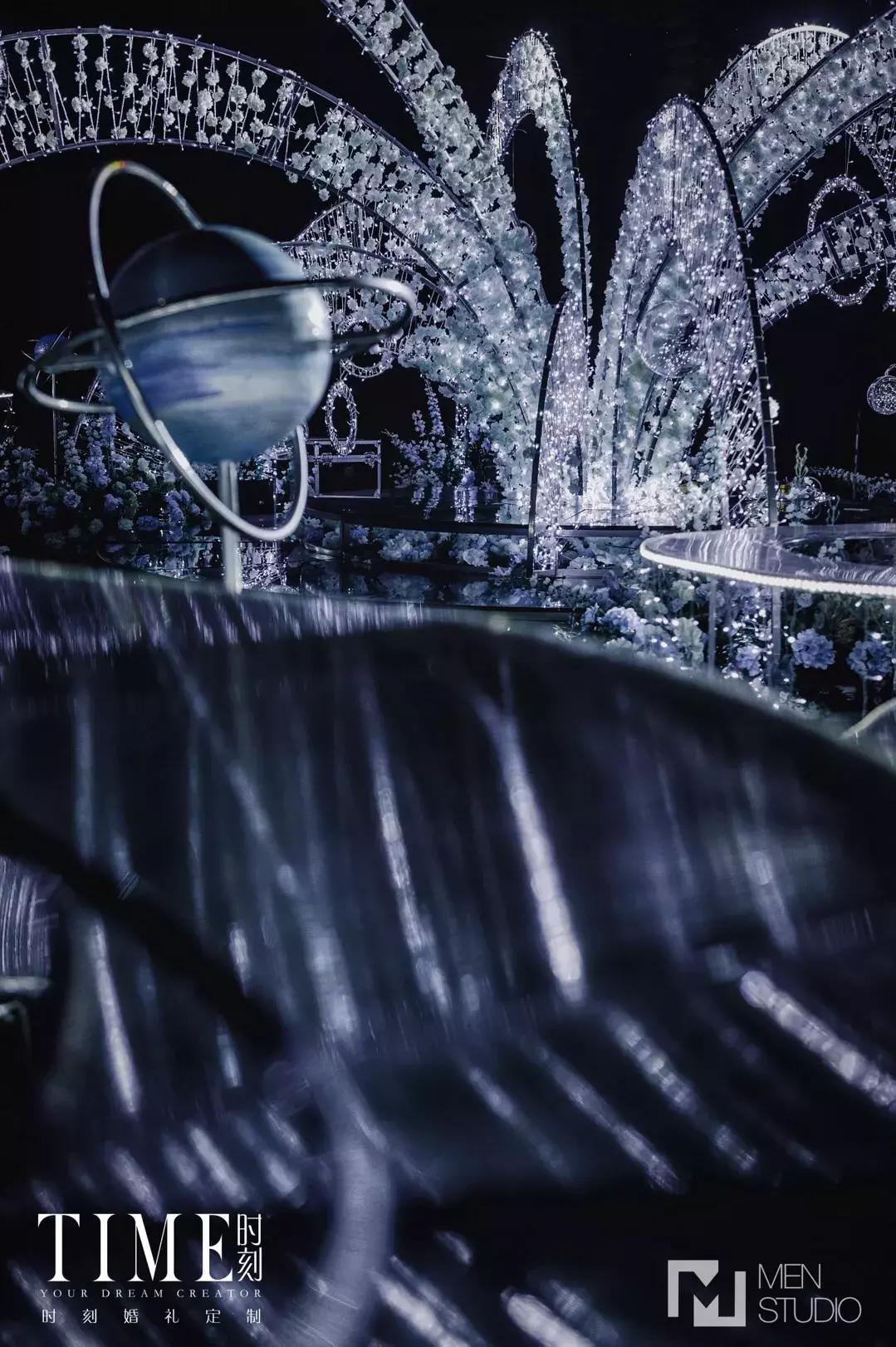 一场由3000米星星灯组成的梦幻婚礼《星夜花园》