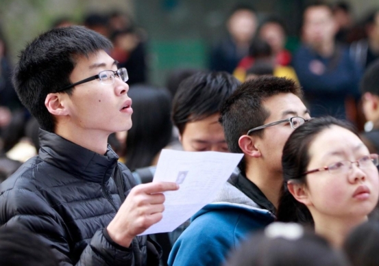 公务员和选调生哪个含金量高,选调生和公务员哪个含金量高