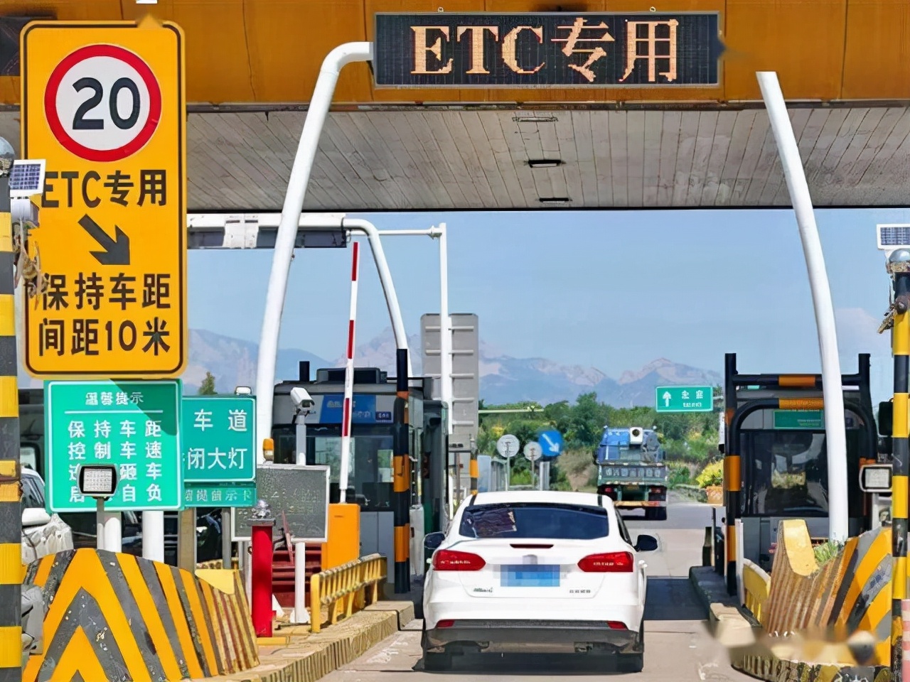 别人借车我把etc拔了可以吗,汽车etc卡拔掉别人还能使用吗