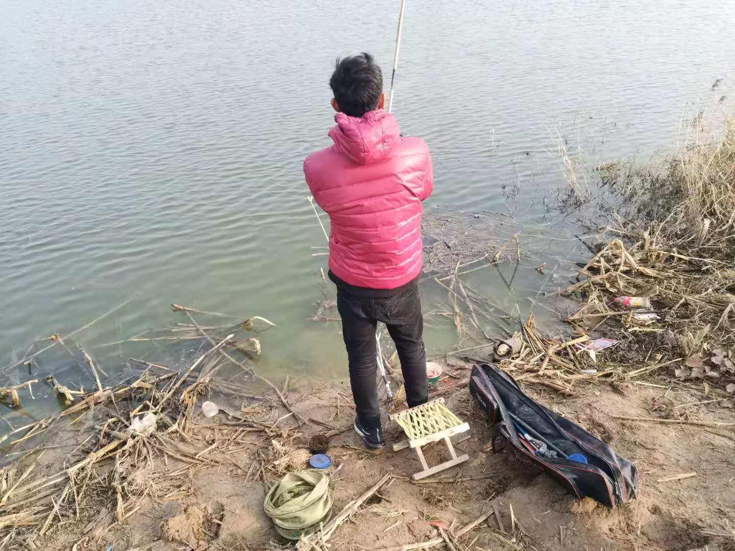 邓刚钓到过几次百斤巨青,邓刚斩获巨青