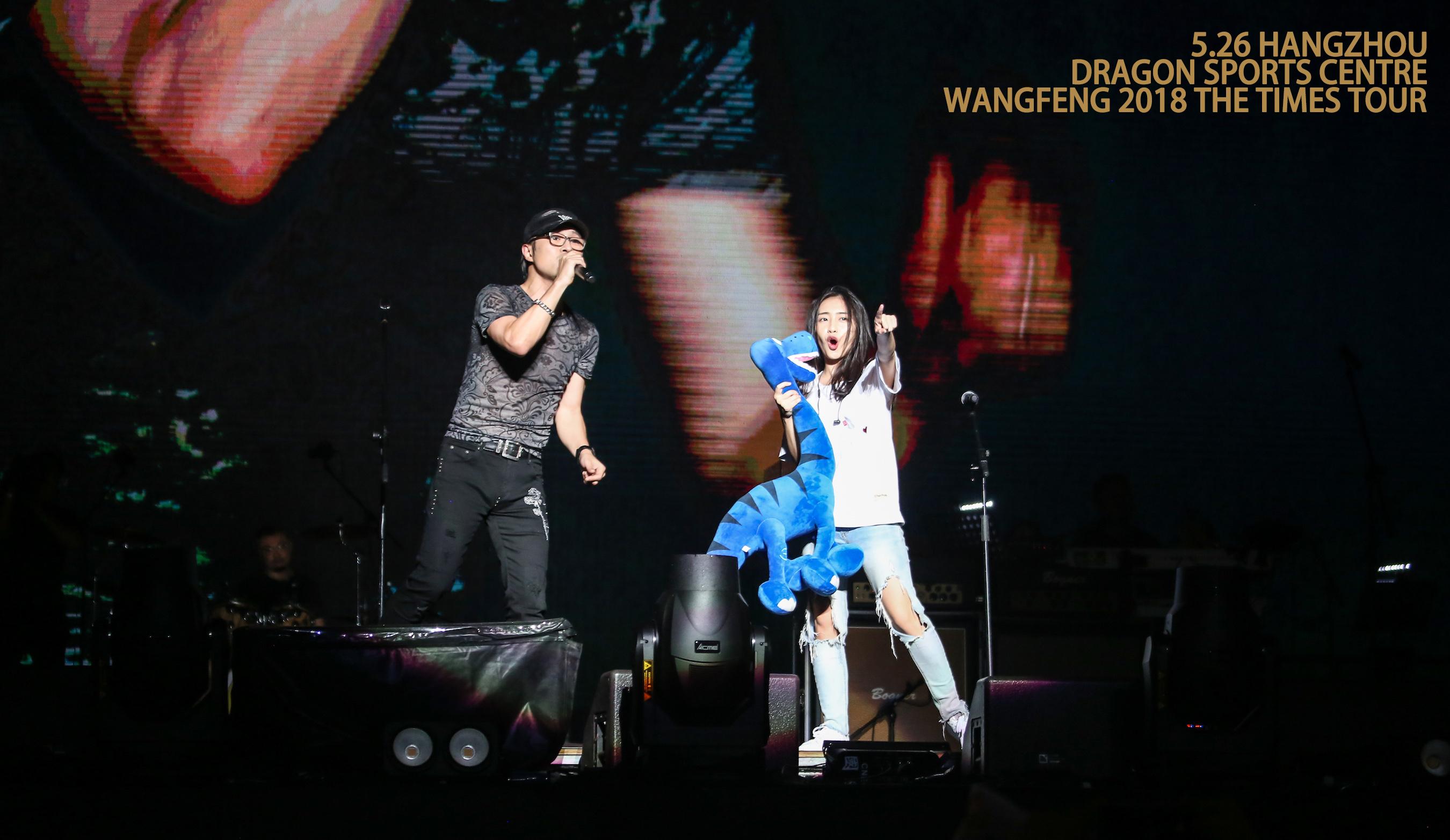 男星开演唱会破音忘词汪峰,汪峰失声演唱会